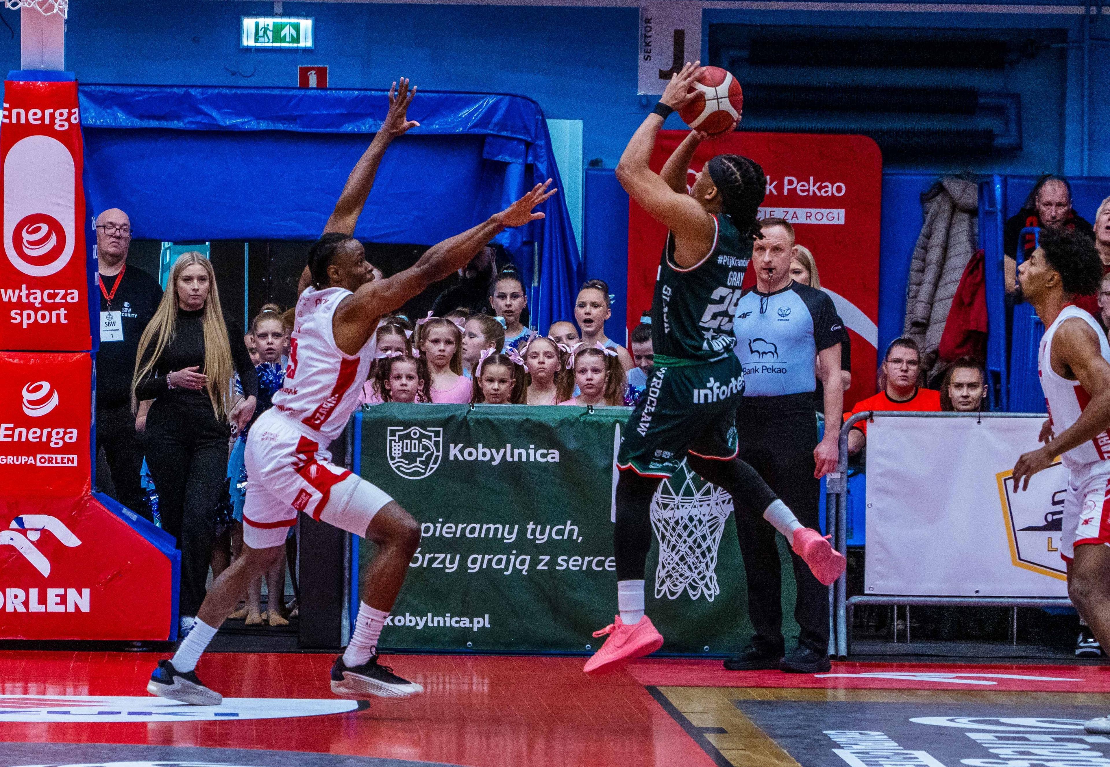 WKS Śląsk dogonił Energa Czarnych!