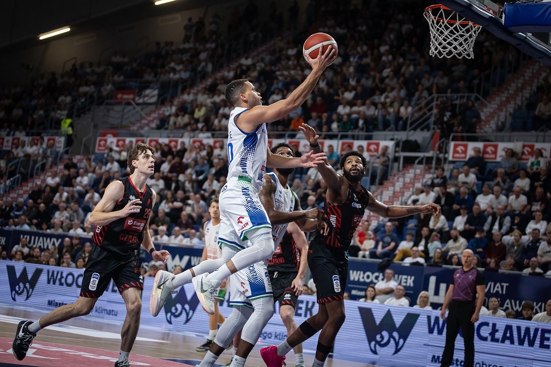 Emocje w końcówce, Anwil pokonuje Energa Czarnych