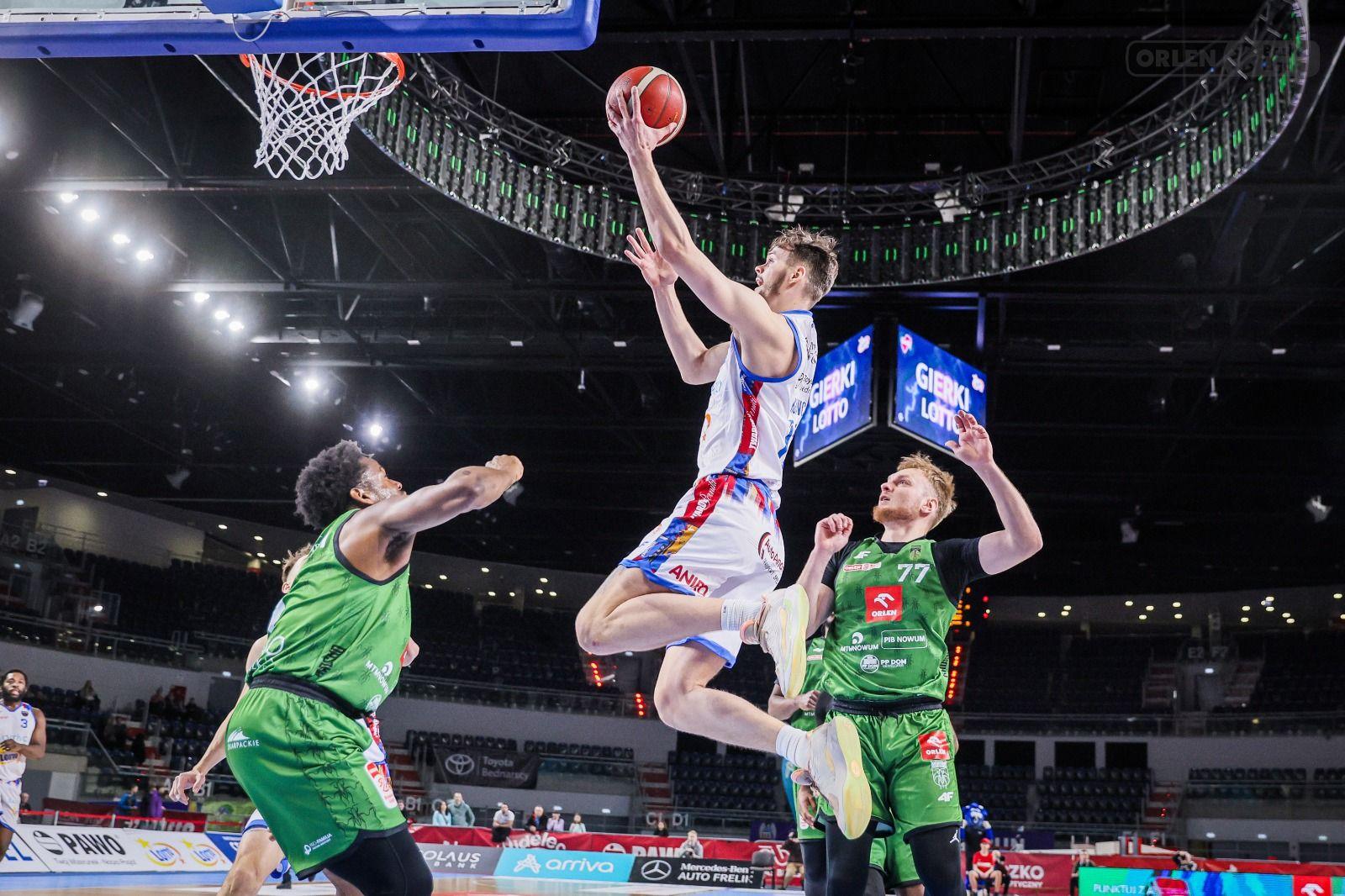 Torunianie lepsi od beniaminka po dogrywce