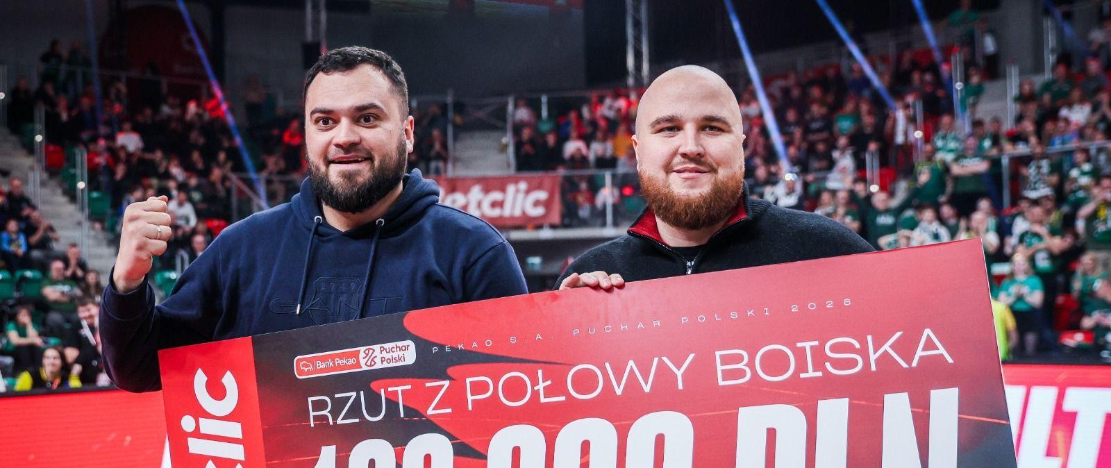 Wygrał 100 000 zł za rzut z połowy!